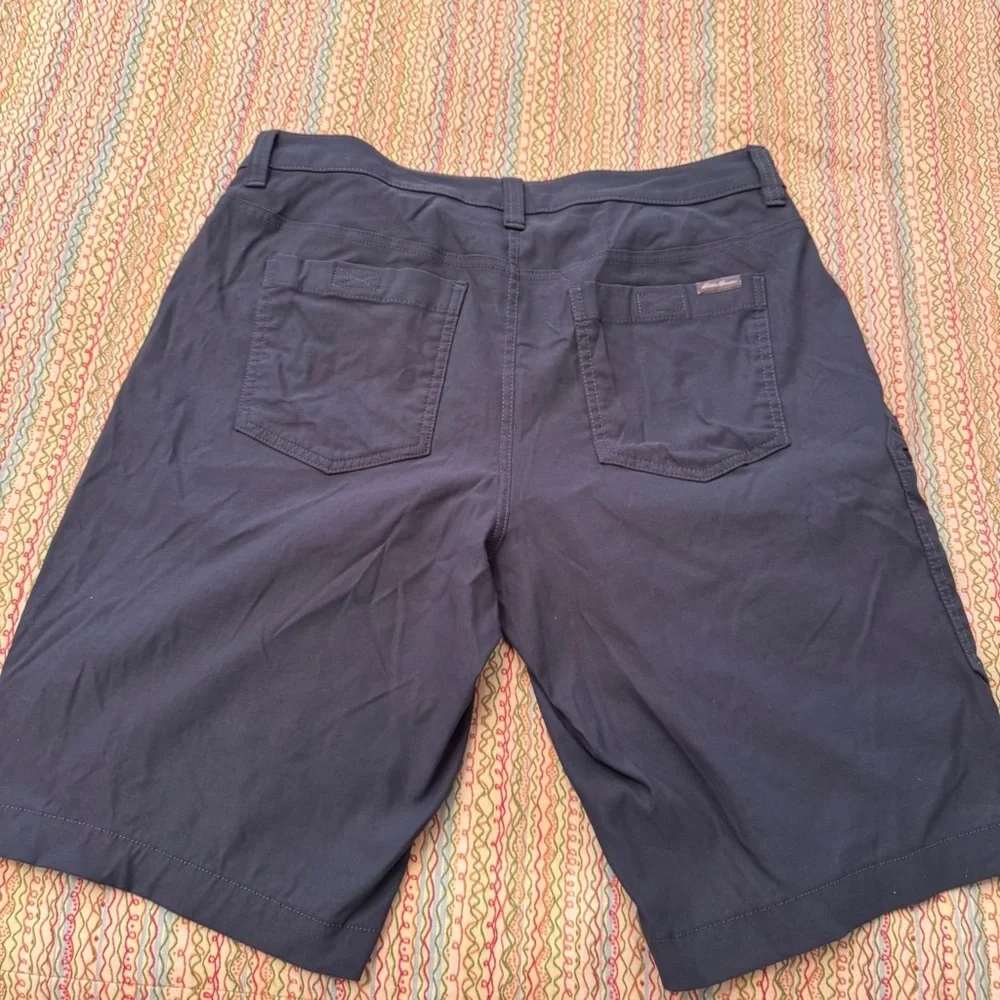 Eddie Bauer Men's Rainier Shorts Size 32 Grey